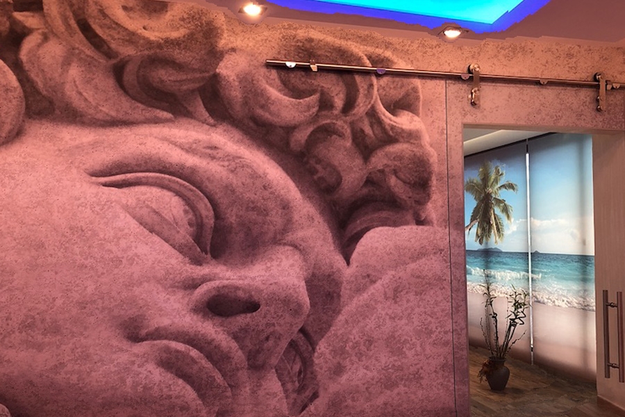 Neoclassical wall with light effects